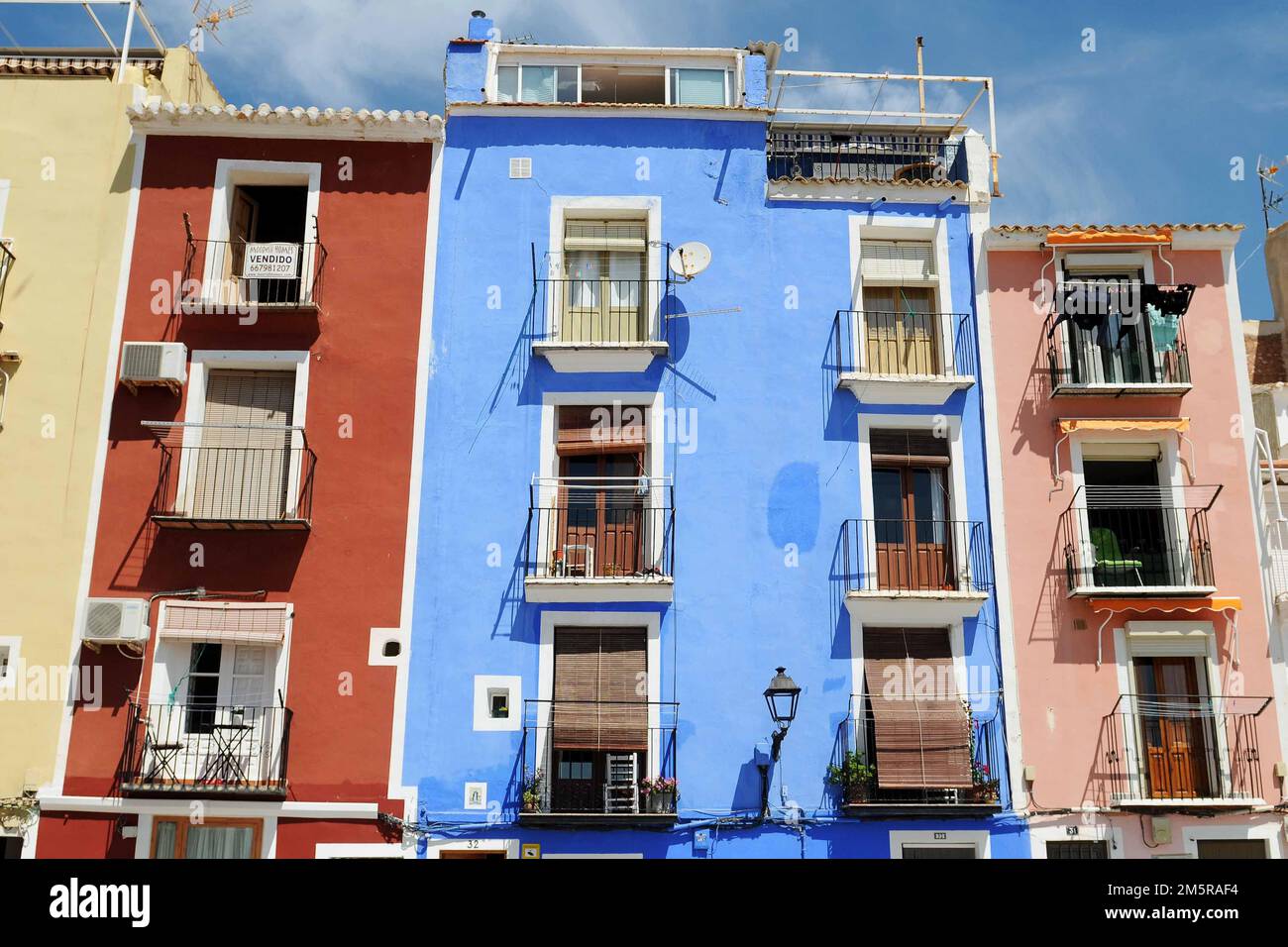 Case colorate a Villajoyosa (immagine di credito: © Julen Pascual Gonzalez) Foto Stock