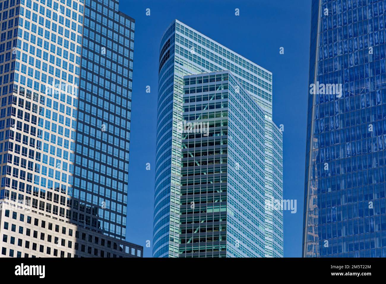 200 West Street sembra essere due torri che si sono schiantate l'una contro l'altra. Foto Stock