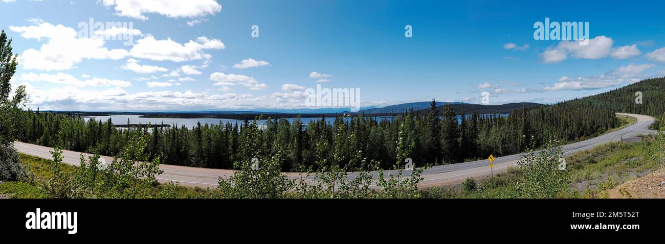 Panorama; Alaska Highway; Midway Lake; Tanana River; Tetlin National Wildlife Refuge; Wrangell Mountains; Alaska; USA Foto Stock