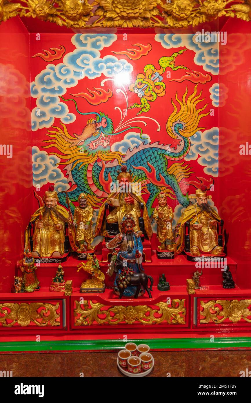 Altare al Santuario di Leng Buai Ia, il più antico tempio buddista cinese. Chinatown, Bangkok, Thailandia. Foto Stock