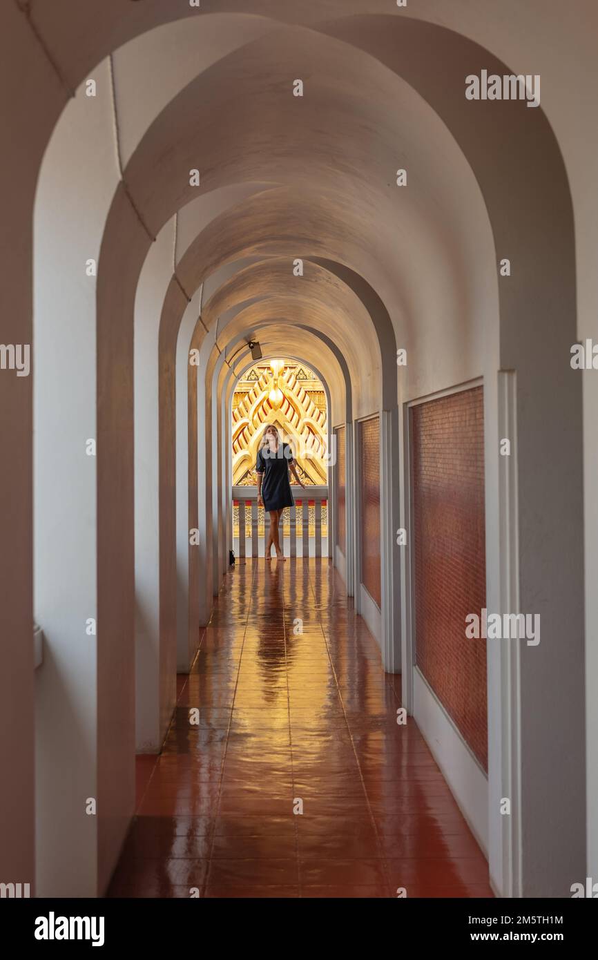 Geometria interna di Loha Prasat a Wat Ratchanatdaram Woravihara (Tempio della nipote reale) - Tempio buddista tailandese a Bangkok, Thailandia. Foto Stock