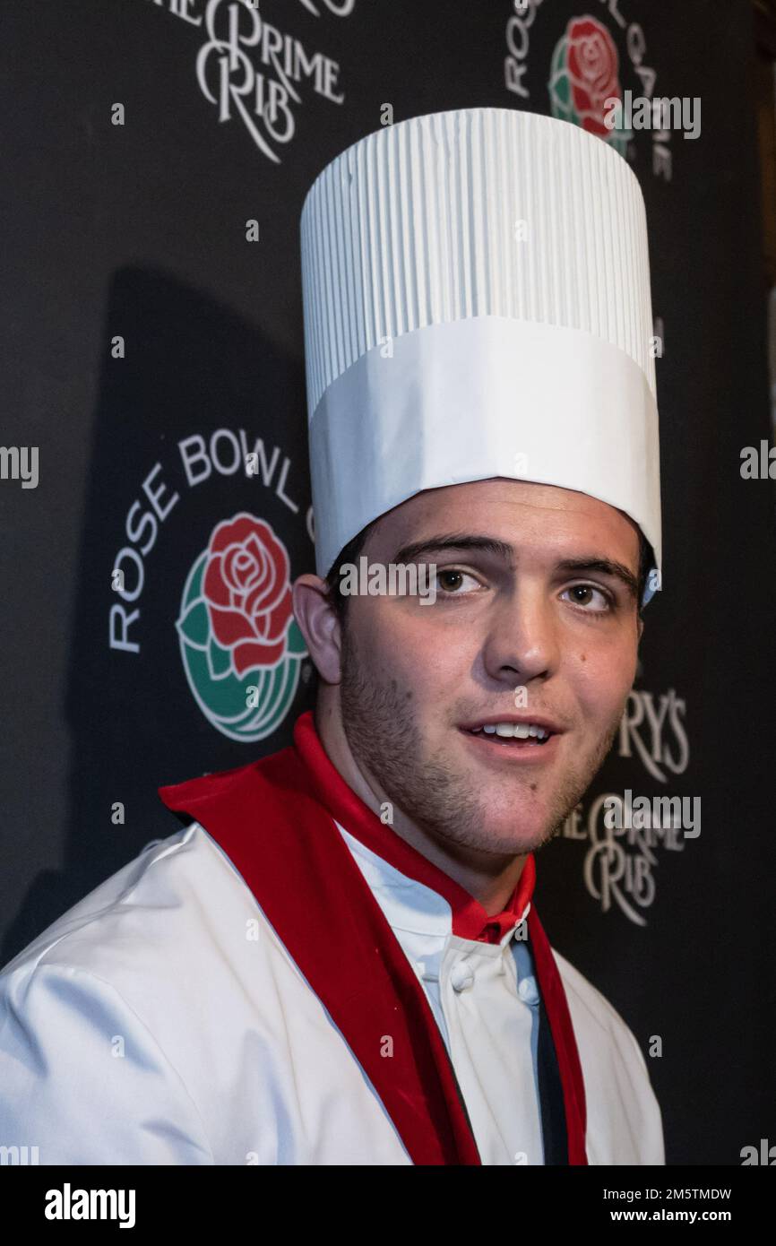 La quaterback dello Utah Utes Bryson Barnes risponde alle domande della stampa durante la cena del team dello Utah Utes al Lawry’s Beef Bowl del 2022, giovedì, Decembe Foto Stock