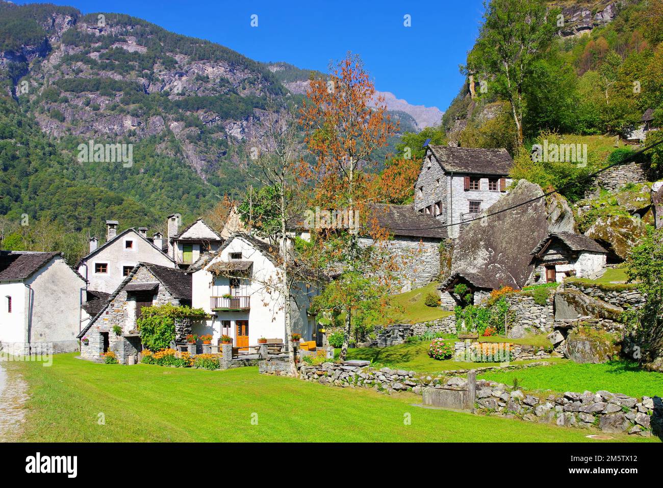 La piccola frazione di Ritorto in Val Bavona, Ticino in Svizzera Foto Stock