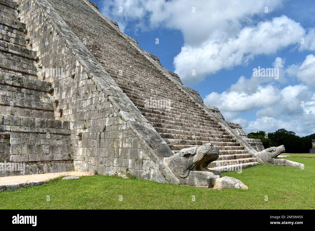 Tempio di El Castillo, Piramide di Kukulkan, Chichén Itzá, Yucatán, Messico Foto Stock