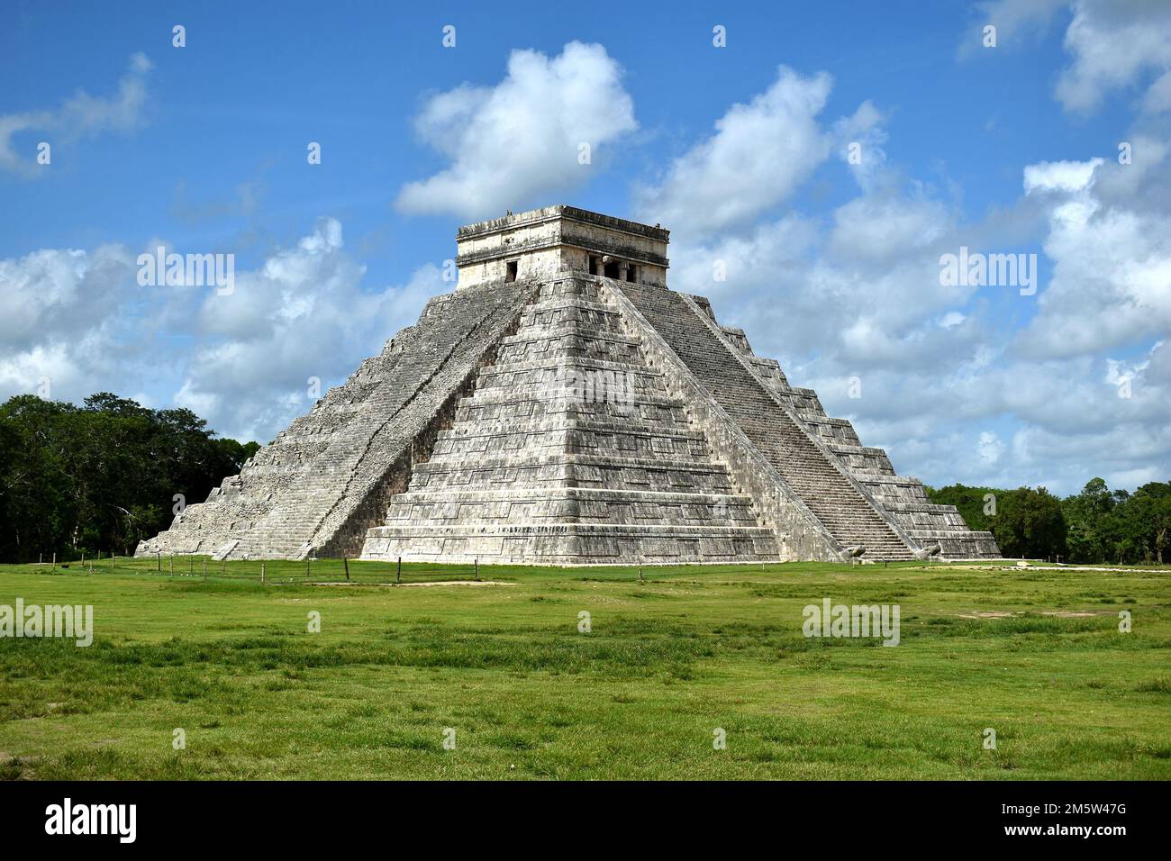 Tempio di El Castillo, Piramide di Kukulkan, Chichén Itzá, Yucatán, Messico Foto Stock
