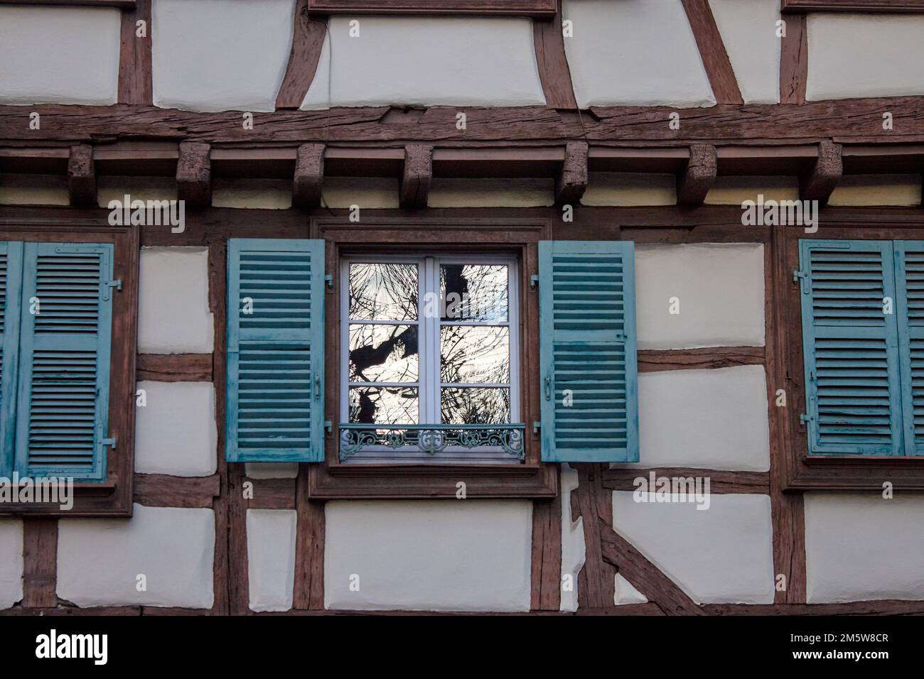 Finestre e dettagli porte intorno a Colmar, Alsazia, Francia Foto Stock