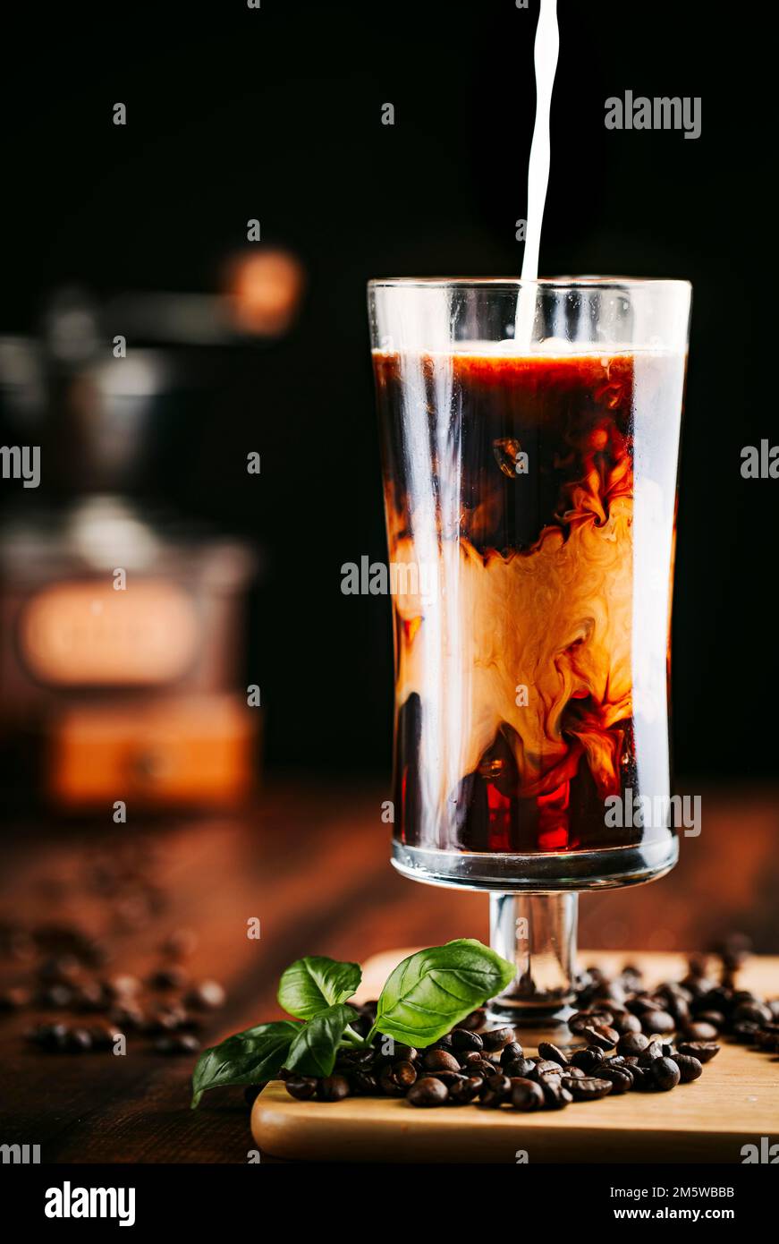 Fotografia alimentare, caffè con gelato e latte Foto Stock