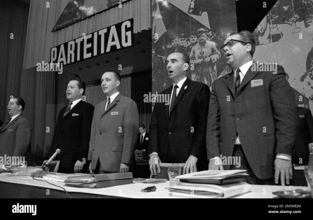 Il primo congresso del partito comunista DKP, riammesso nella Repubblica Federale con il sostegno della SED, si è svolto il 12-13 Foto Stock