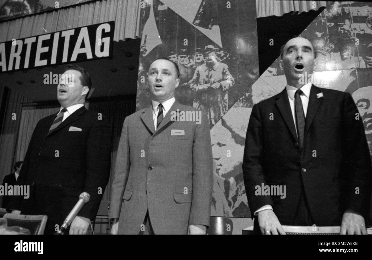 Il primo congresso del partito comunista DKP, riammesso nella Repubblica Federale con il sostegno della SED, si è svolto il 12-13 Foto Stock