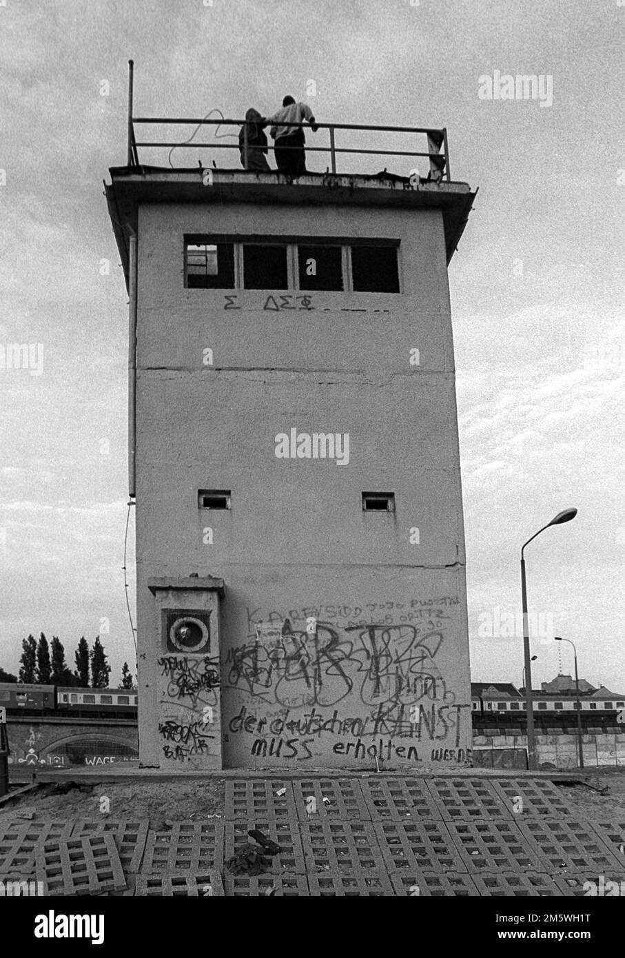 GDR, Berlino, 01. 08. 1990, Spreebogen, torre di guardia Foto Stock
