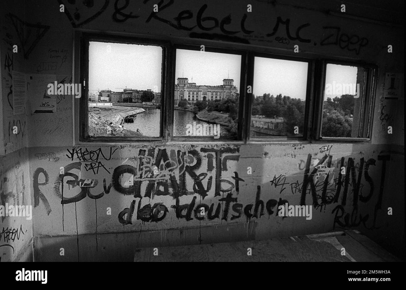 GDR, Berlino, 01. 08. 1990, Spreebogen, Reichstag, vista dalla torre di guardia Foto Stock