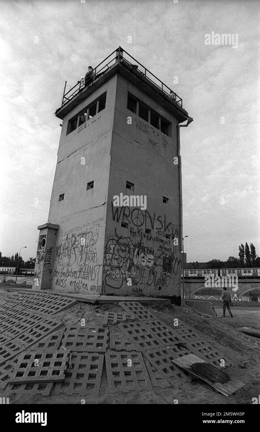 GDR, Berlino, 01. 08. 1990, Spreebogen, torre di guardia Foto Stock