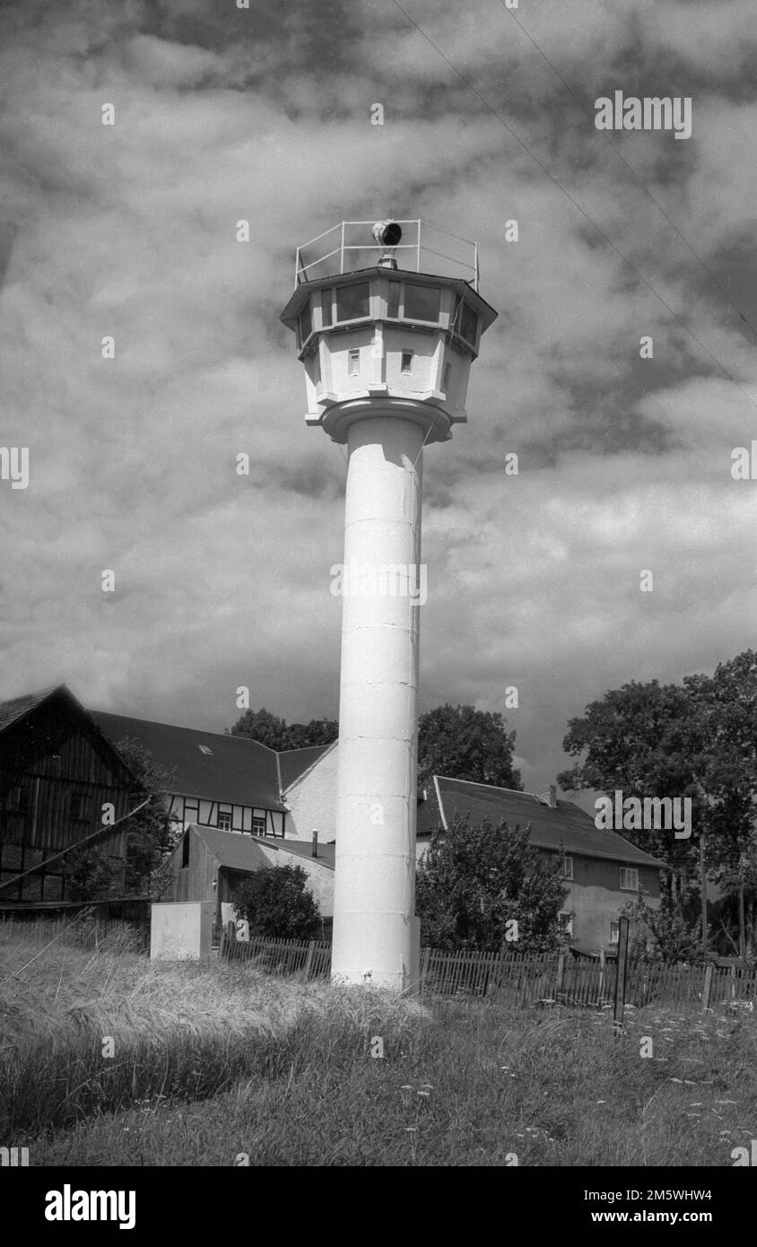 Germania, Moedlareuth, 18. 08. 1991, torre di guardia, nell'ex villaggio di confine di Moedlareuth in Turingia, il villaggio fu diviso da un muro durante Foto Stock