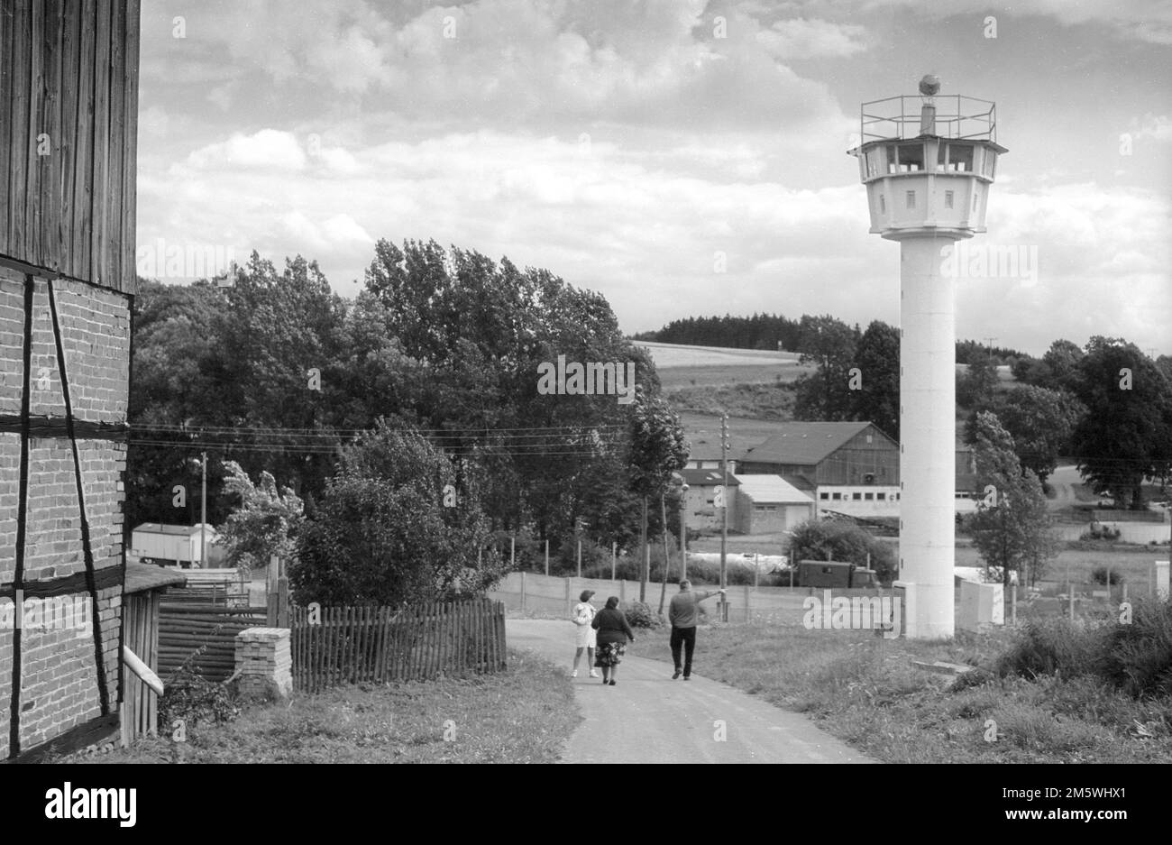 Germania, Moedlareuth, 18. 08. 1991, torre di guardia, nell'ex villaggio di confine di Moedlareuth in Turingia, il villaggio fu diviso da un muro durante Foto Stock
