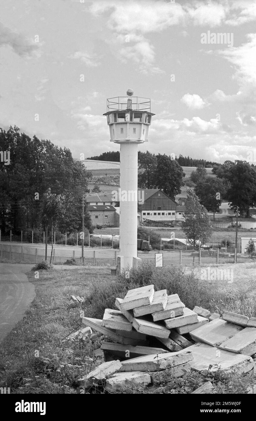 Germania, Moedlareuth, 18. 08. 1991, torre di guardia, resti di un muro, nel vecchio villaggio di confine di Moedlareuth in Turingia, il villaggio è stato diviso Foto Stock