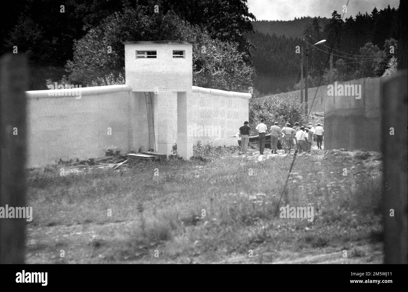 Germania, Moedlareuth, 18. 08. 1991, torre di guardia, muro, nell'ex villaggio di confine di Moedlareuth in Turingia, il villaggio era diviso da un muro Foto Stock