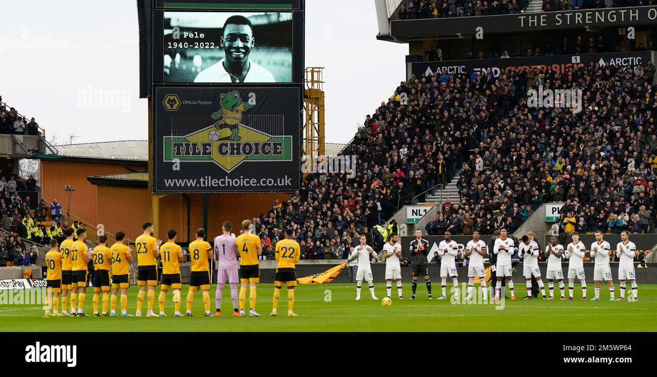Wolverhampton, Regno Unito. 31st dicembre 2022. Un minuto di riconoscimento del passaggio della leggenda brasiliana Pele durante la partita della Premier League a Molineux, Wolverhampton. Il credito per le immagini dovrebbe essere: Andrew Yates / Sportimage Credit: Sportimage/Alamy Live News Foto Stock