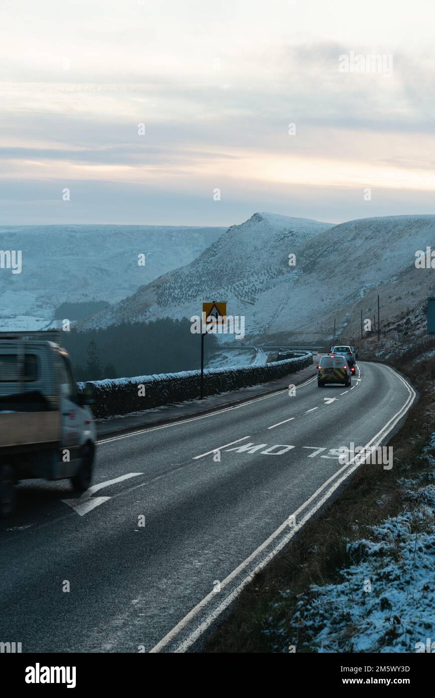A635 Saddleworth Moor in inverno, Inghilterra, Regno Unito Foto Stock