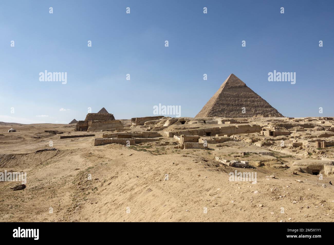 Vista della piramide di Khafre alle piramidi di Giza e alla Sfinge, il Cairo, Egitto Foto Stock
