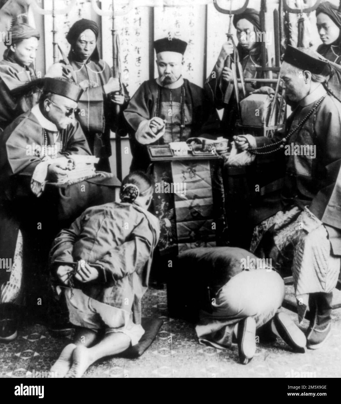 Ribellione di Boxer. Pugili in processo davanti alla High Court, Cina, 1919 Foto Stock