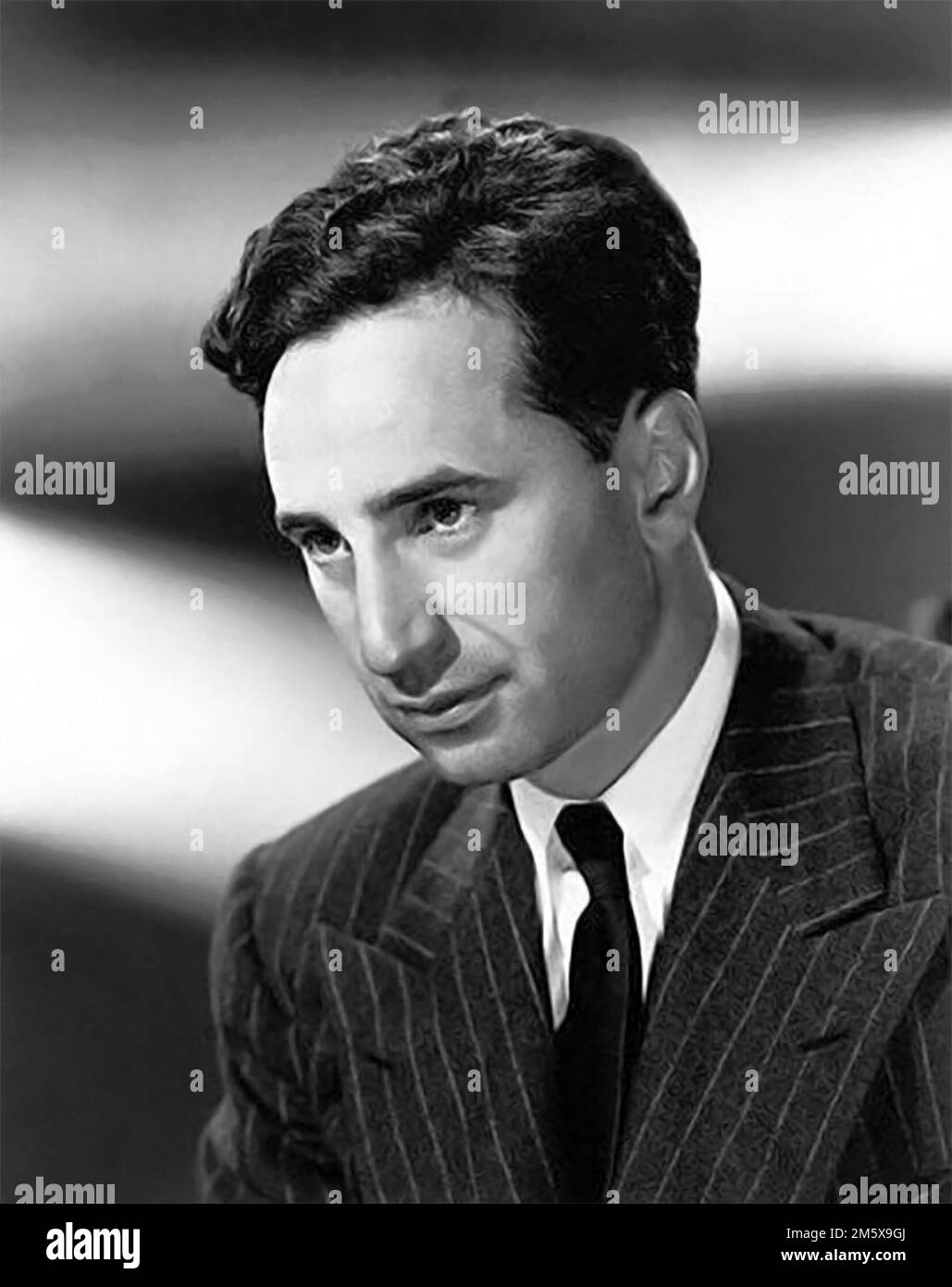 Elia Kazan. Ritratto del regista e produttore cinematografico e teatrale americano, Elia Kazan (n. Elias Kazantzoglou: 1909-2003), c. 1950 Foto Stock