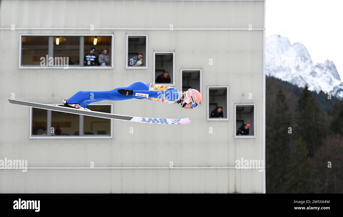 Garmisch Partenkirchen, Germania. 31st Dec, 2022. Sci nordico/Sci jumping, Coppa del mondo, torneo Four Hills, grande collina, uomini, Qualifica: Dawid Kuboi (Polonia) in azione. Credit: Angelika Warmuth/dpa/Alamy Live News Foto Stock