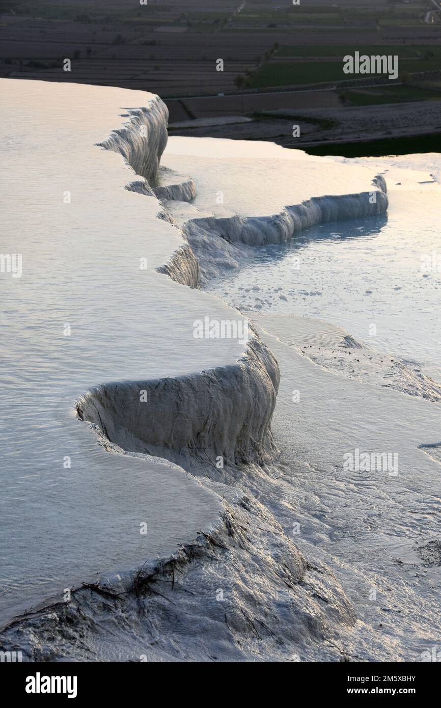 Terrazze termali di sorgenti termali a Pammukale, Turchia Foto Stock