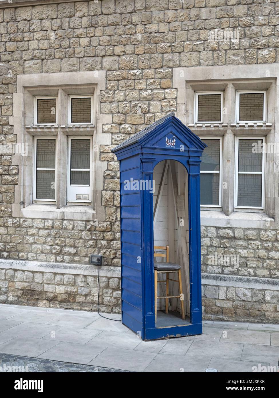 LONDRA, Regno Unito - 25 AGOSTO 2017: Blue Guard Box all'ingresso di Armoury Hose, sede della Honourable Artillery Company (HAC) Foto Stock