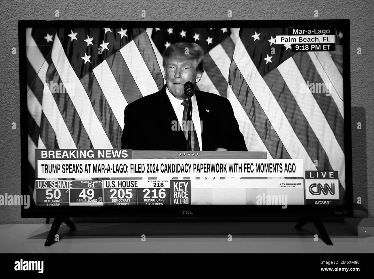 Uno screenshot della CNN di Donald Trump che annuncia la sua candidatura presidenziale del 2024 presso la sua tenuta in Florida. Foto Stock