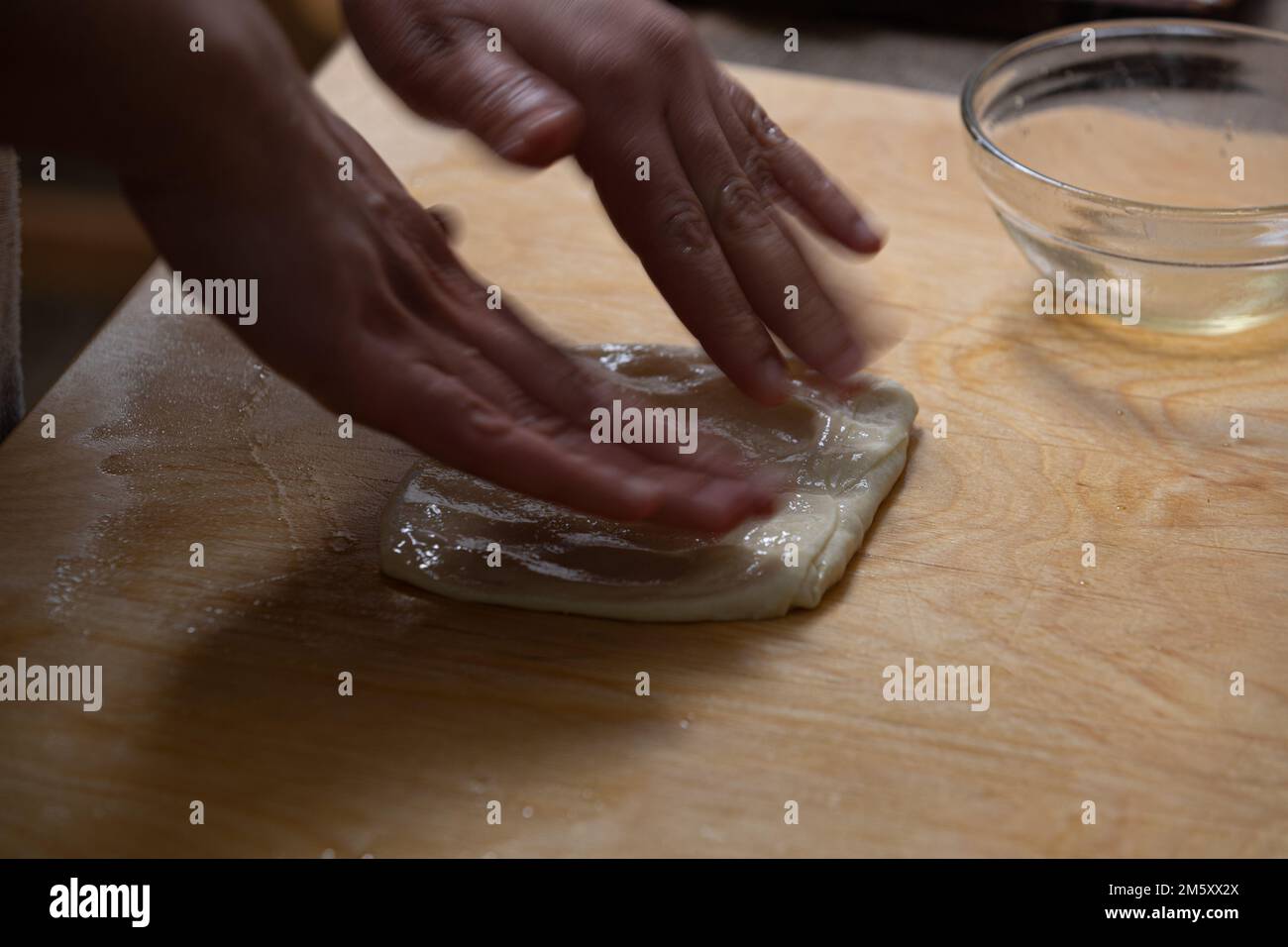 frittelle impastate a mano, frittelle marocchine fatte a mano Foto Stock