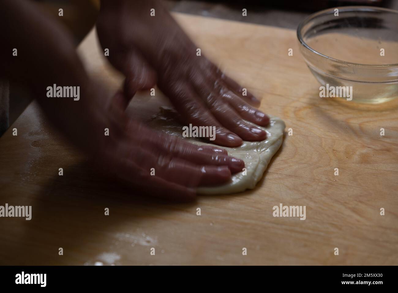 frittelle impastate a mano, frittelle marocchine fatte a mano Foto Stock