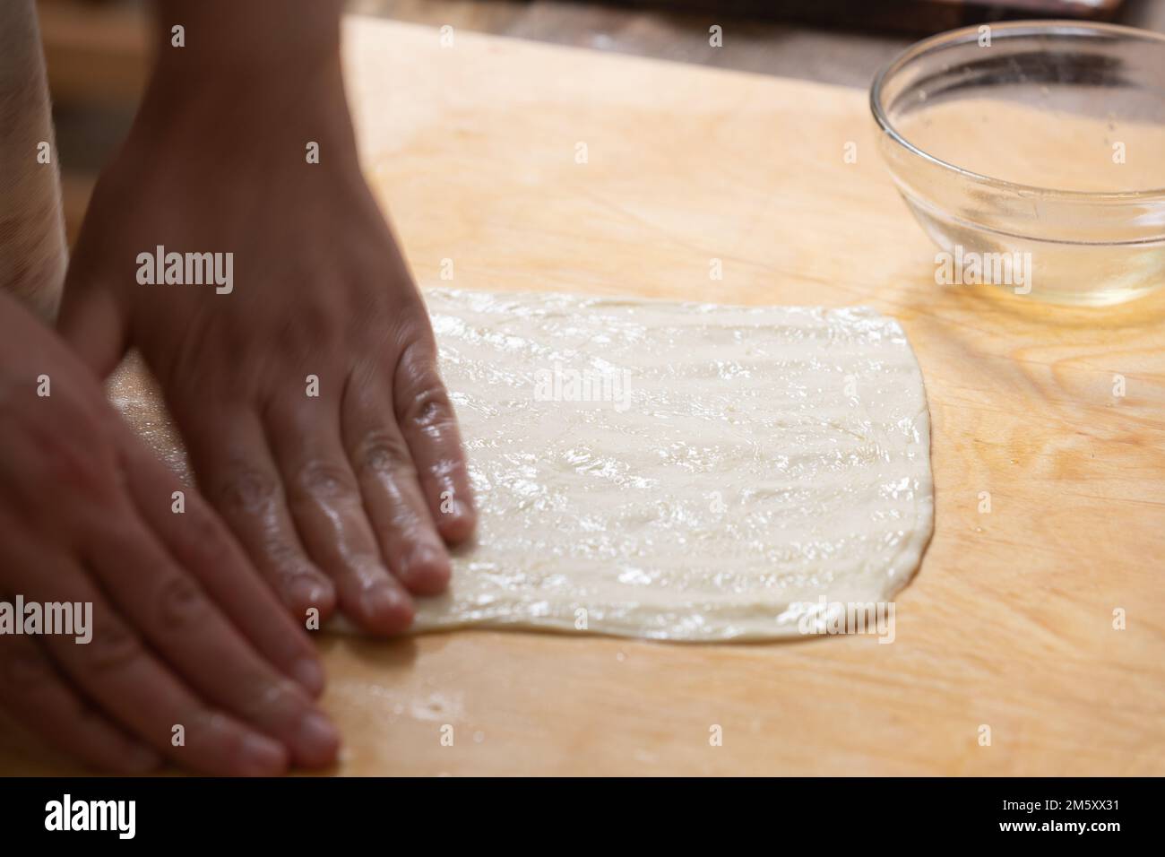 frittelle impastate a mano, frittelle marocchine fatte a mano Foto Stock