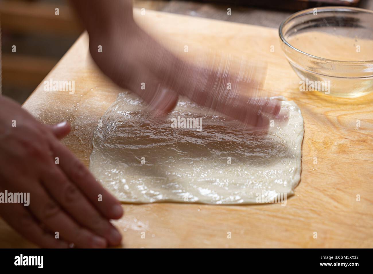 frittelle impastate a mano, frittelle marocchine fatte a mano Foto Stock