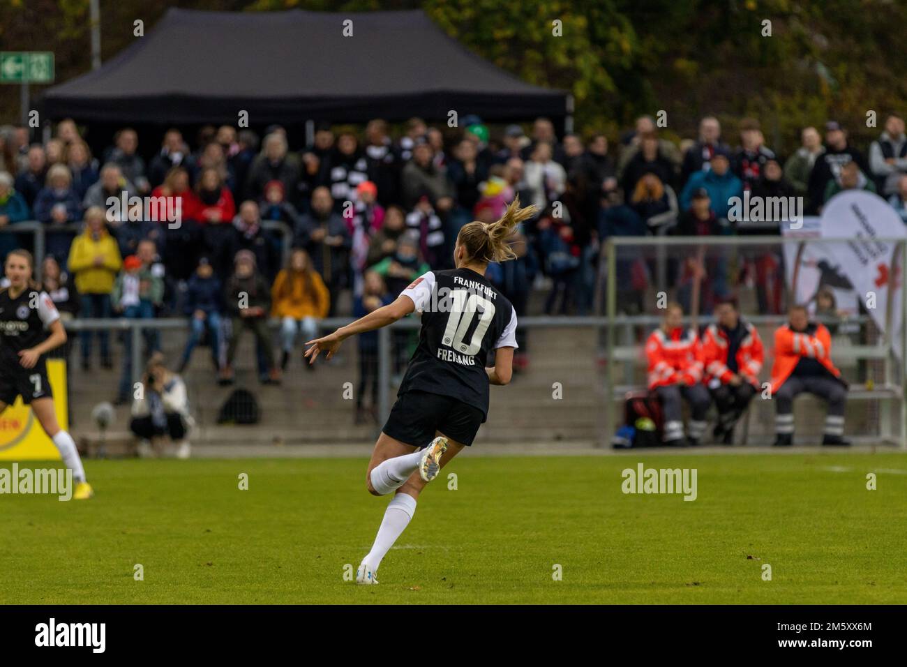 Laura Freigang (Eintracht Frankfurt, 10) ; FLYERALARM Frauen-Bundesliga Spiel - Eintracht Frankfurt gegen 1.FC Koeln am 06.11.2022 a Francoforte (Stadi Foto Stock