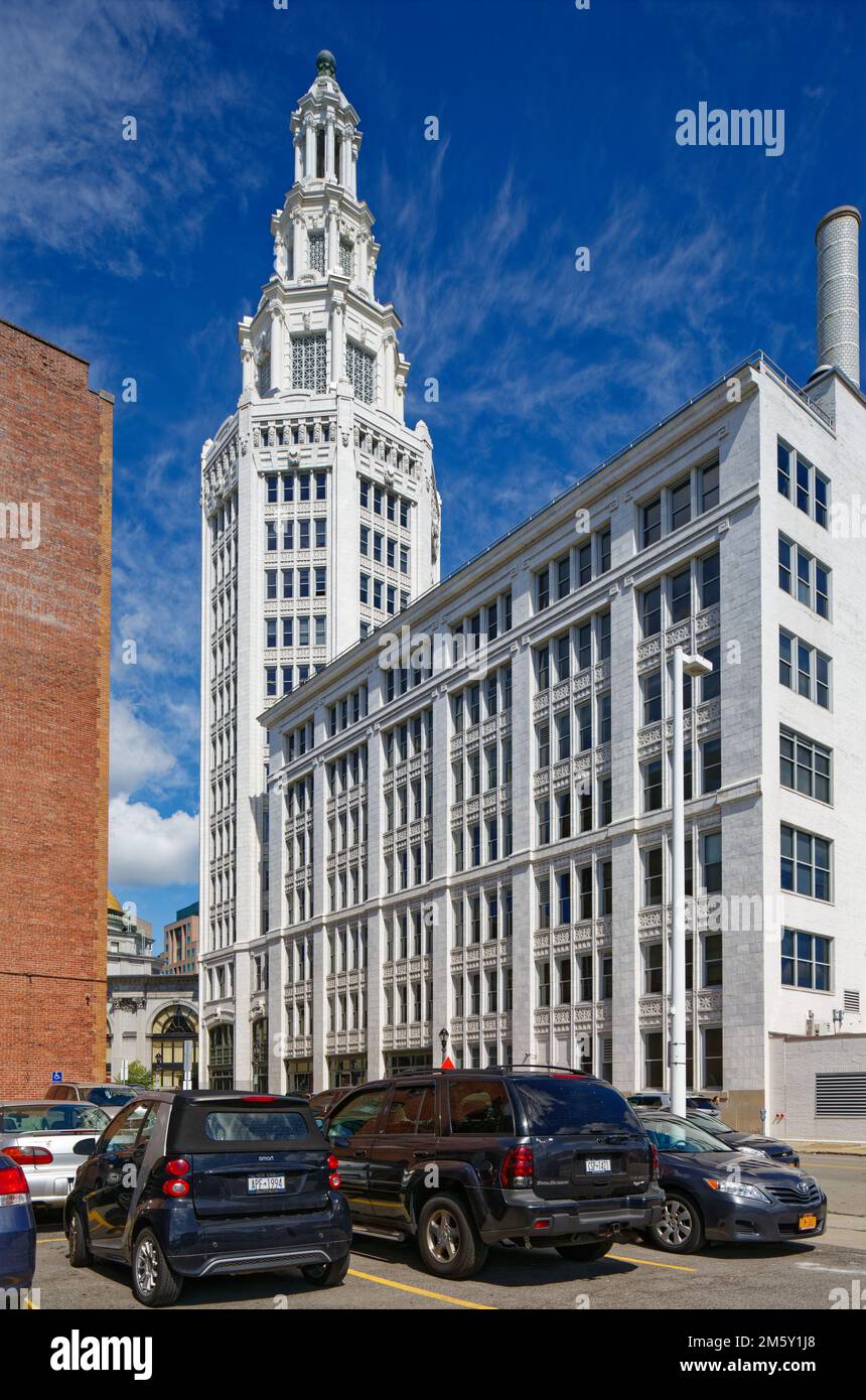 La storica Torre elettrica è ricoperta di terracotta bianca ed è uno degli edifici più alti di Buffalo. Foto Stock