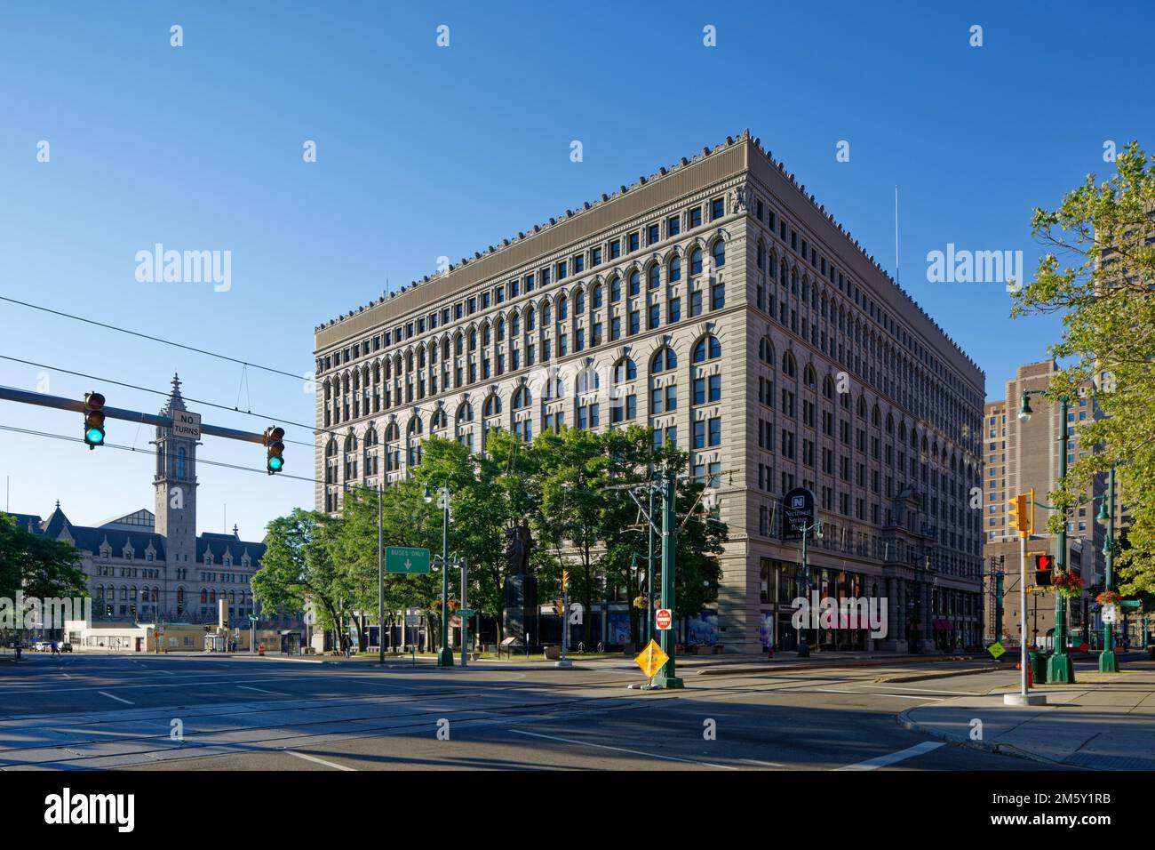 L'Ellicott Square Building, un tempo il più grande edificio di uffici del mondo, è stato progettato da Daniel Burnham & Company e completato nel 1896. Foto Stock
