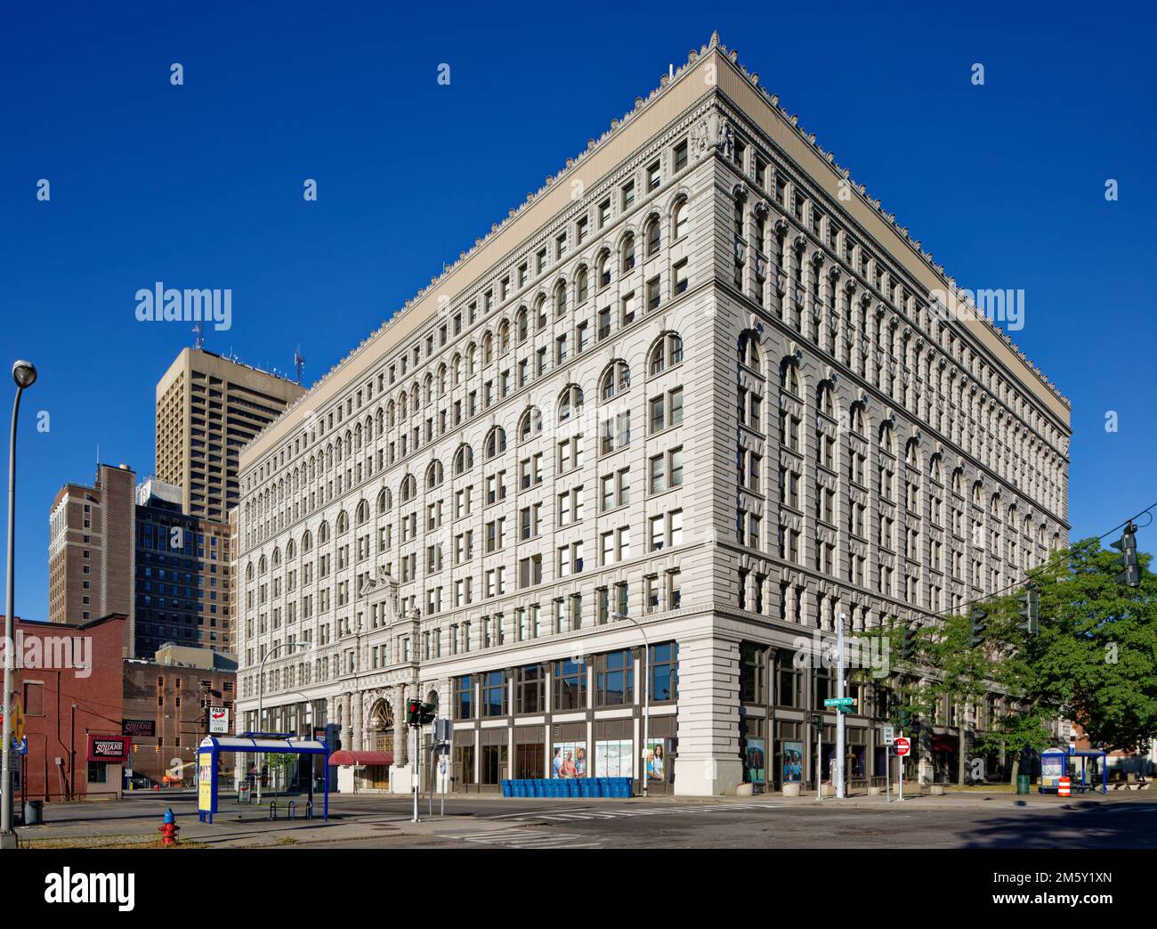 L'Ellicott Square Building, un tempo il più grande edificio di uffici del mondo, è stato progettato da Daniel Burnham & Company e completato nel 1896. Foto Stock