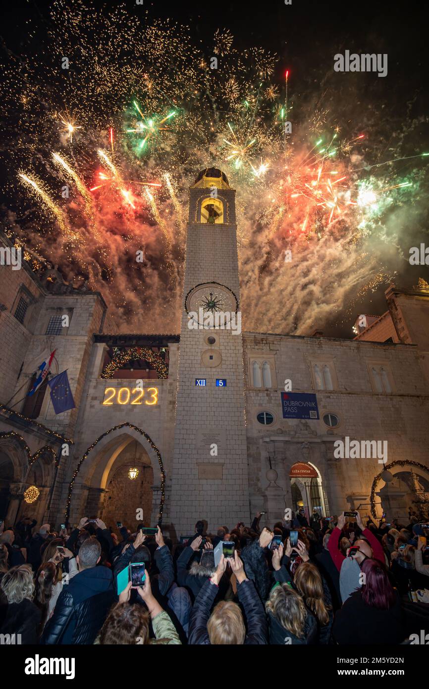 Fuochi d'artificio a Capodanno 2023 a Dubrovnik, Croazia il 1 gennaio 2023. Foto Stock