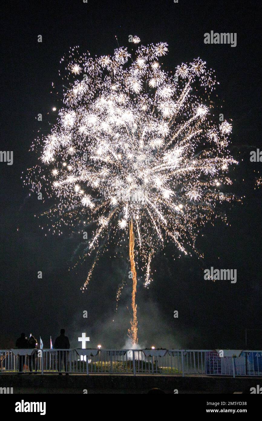 Fuochi d'artificio a Capodanno 2023 a Vukovar, Croazia il 1 gennaio 2023. Foto: Miroslav Slafhauzer/PIXSELL Foto Stock