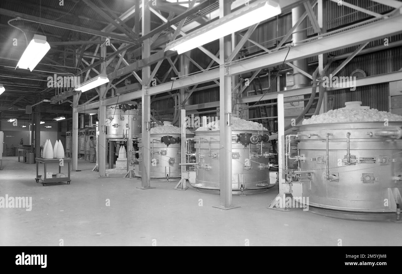 Una fabbrica di materie plastiche nella California meridionale, ca. 1954. Foto Stock