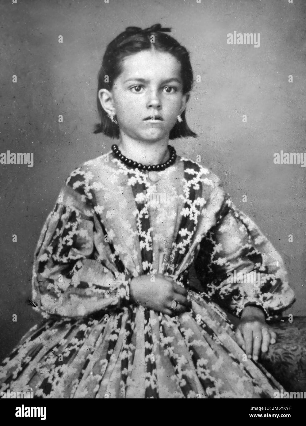Ritratto di tintype formale di ragazza giovane, ca. 1870s, Foto Stock
