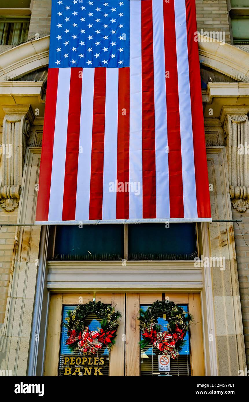 La Peoples Bank è raffigurata all'incrocio tra Lameuse Street e Howard Avenue, il 28 dicembre 2022, a Biloxi, Mississippi. Foto Stock