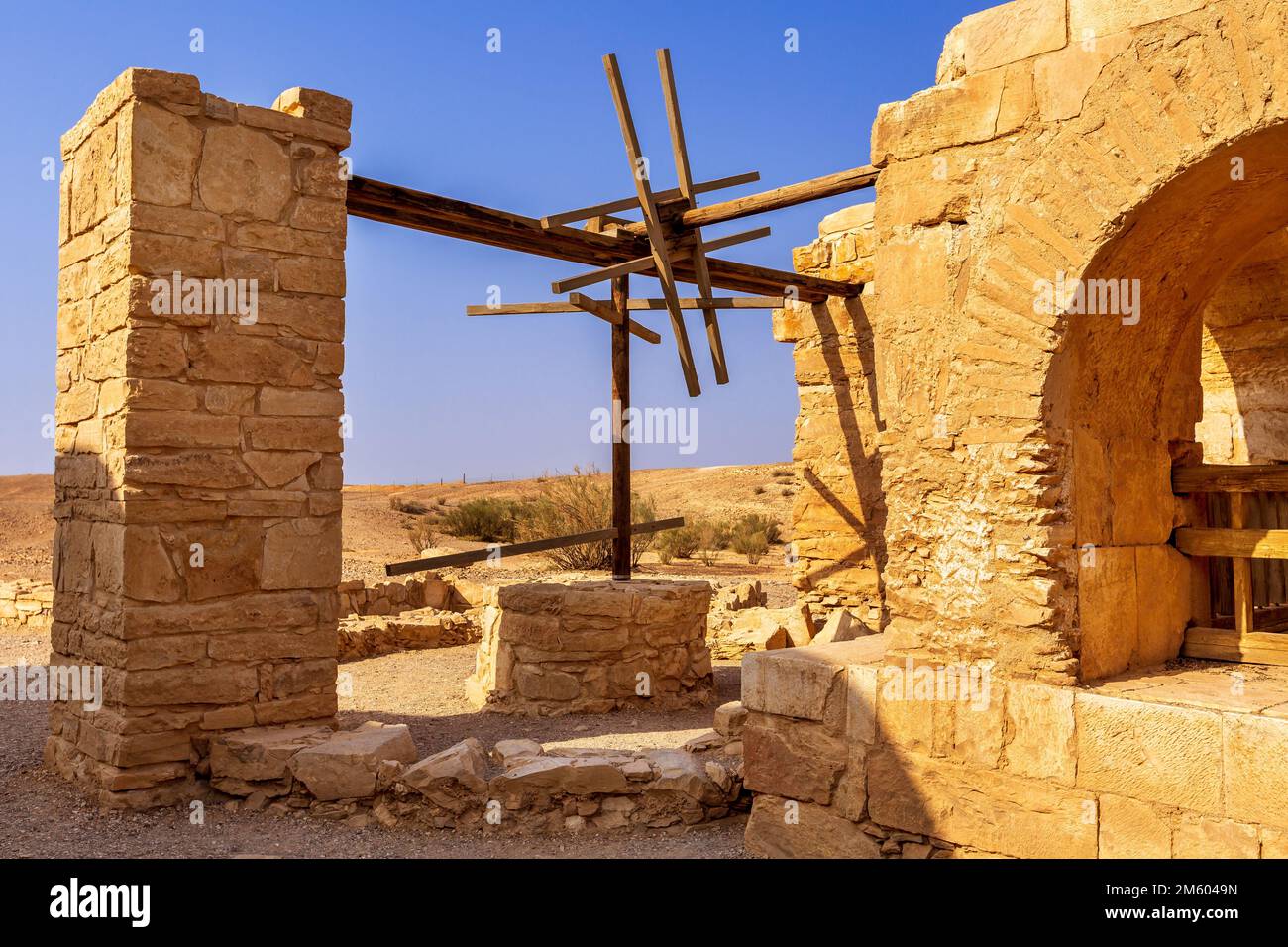 Vecchio pozzo in Quseir Amra in Giordania, il più noto tra i castelli del deserto. Patrimonio dell'umanità dell'UNESCO Foto Stock