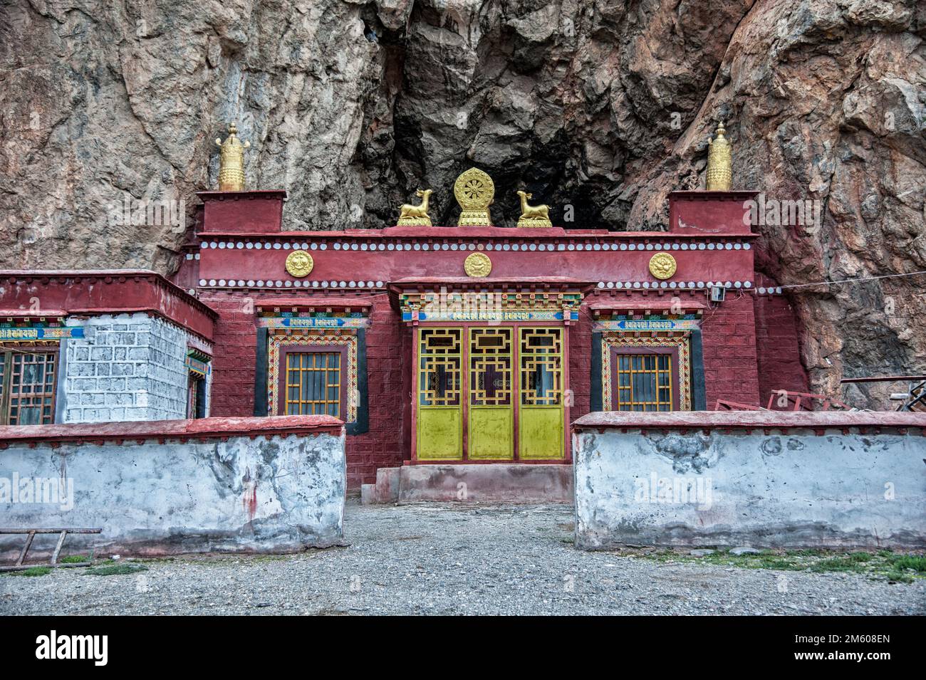 Il bellissimo monastero di Tashi Dor sul lago Nam Tso. Contea di Damxung, Lhasa, Tibet, Cina Foto Stock