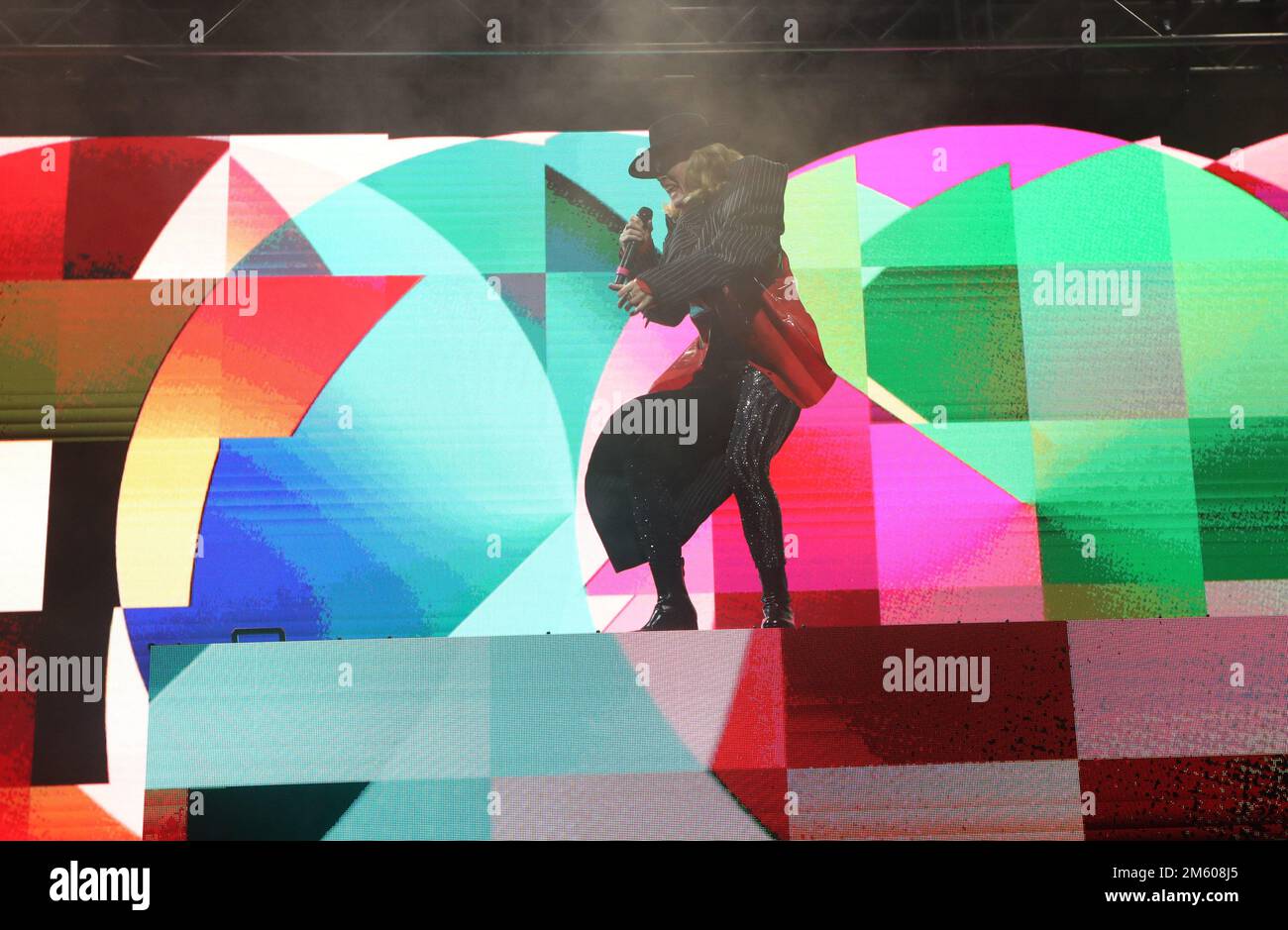 Róisín Murphy, l'eccentrica icona della danza britannica, meglio conosciuta come cantante principale del duo trip-hop Moloko, si esibisce sulla piazza della Cattedrale di St James alla vigilia di Capodanno , a Sibenik, Croazia , 1 gennaio 2023 Foto: Dusko Jaramaz/PIXSELL Foto Stock