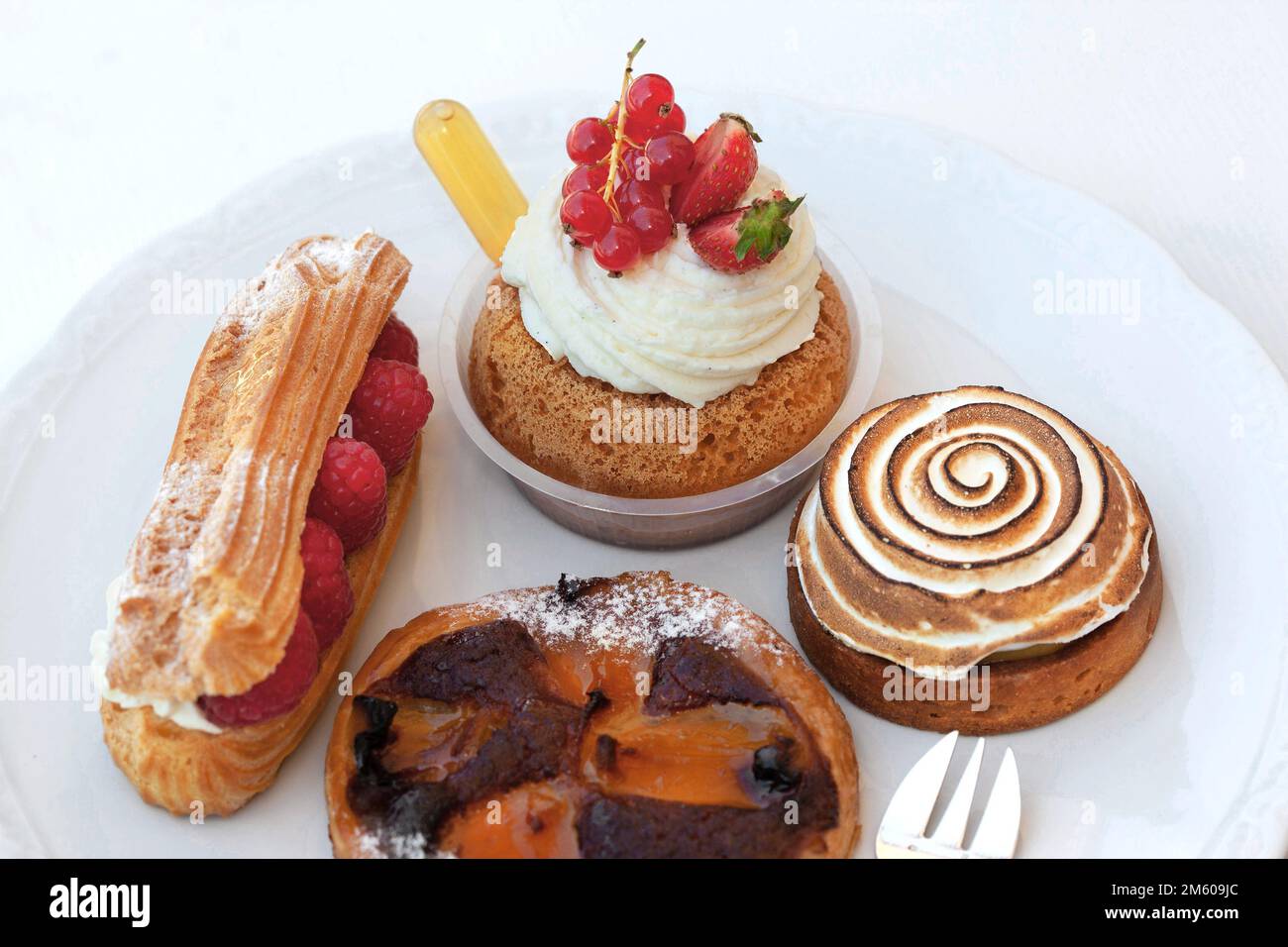 Dessert francesi in una sala da tè Foto Stock