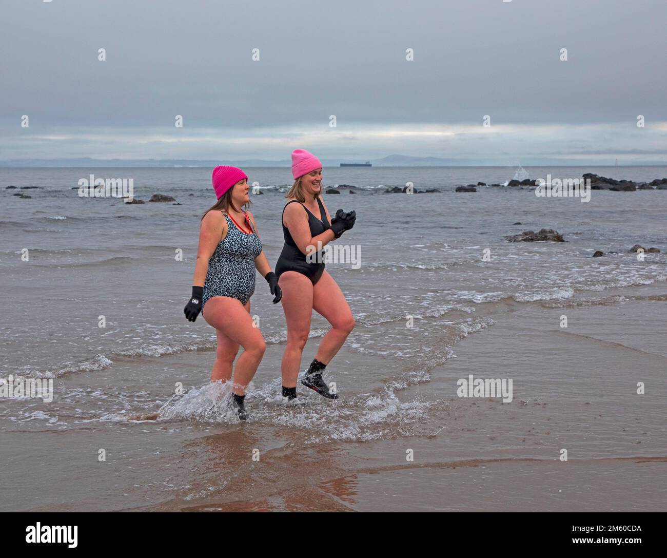 Longniddry Bents, East Lothian, Scozia, Regno Unito. 1st gennaio 2023. Doddie Aid Dook ospitato dal picnic Box. L'evento ha avuto inizio alle 10,3am:00. La manifestazione raccoglie fondi per la Fondazione My Name’5 Doddie che investe nella ricerca di trattamenti significativi per la malattia di Motor Neuron (MND).nel corso degli ultimi 2 anni, l'evento ha visto oltre 30.000 partecipanti coprire 4 milioni di miglia e raccogliere oltre £2 milioni di dollari per la Fondazione.Credit: ArchWhite/alamy Live News. Foto Stock