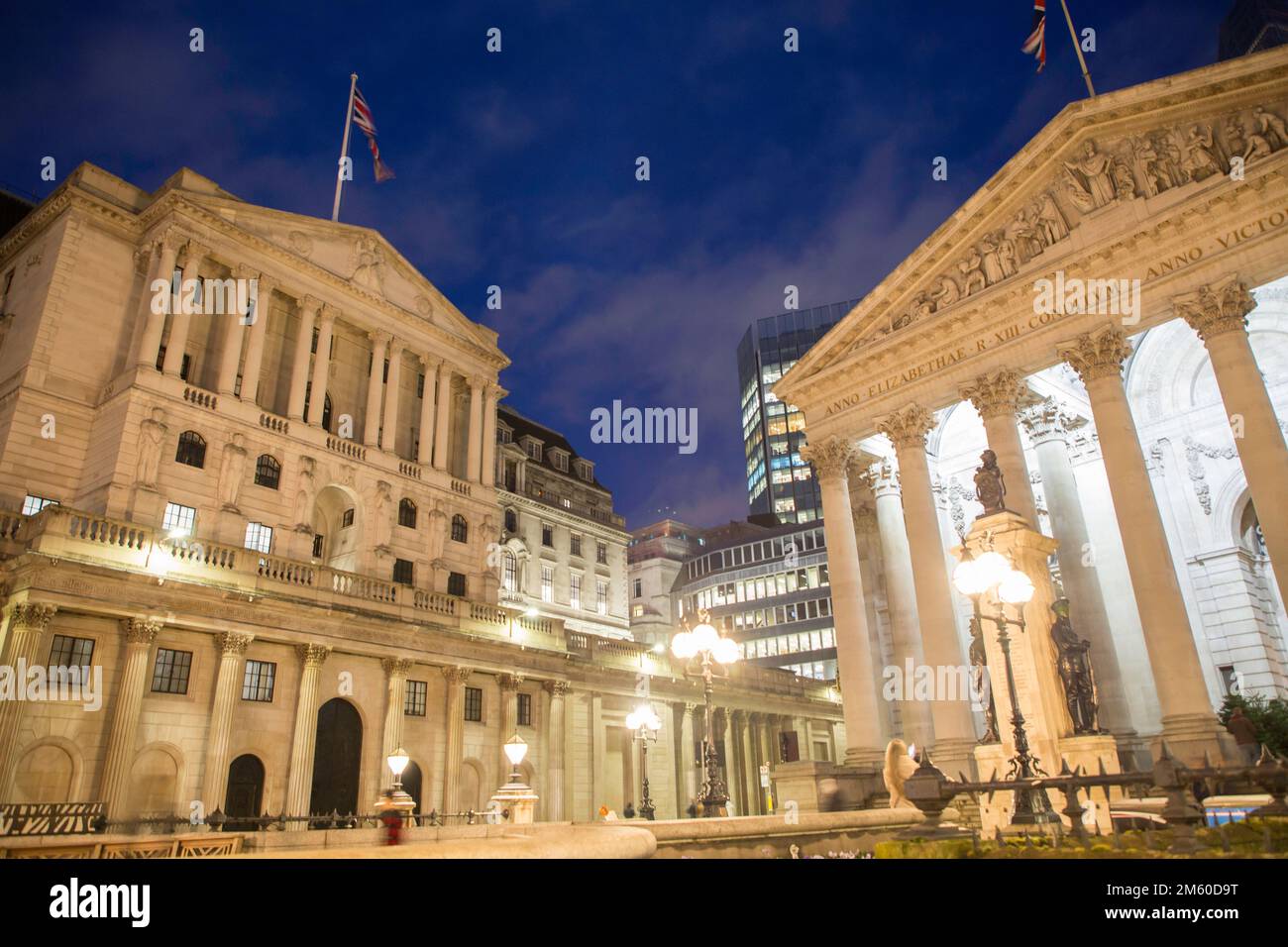 Bank of England e Royal Exchange London di notte Foto Stock