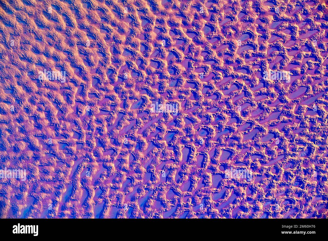 Dune nel deserto del Sahara. Per le linee guida sull'utilizzo della NASA: Fare riferimento a https://www.nasa.gov/multimedia/guidelines/index.htm Foto Stock