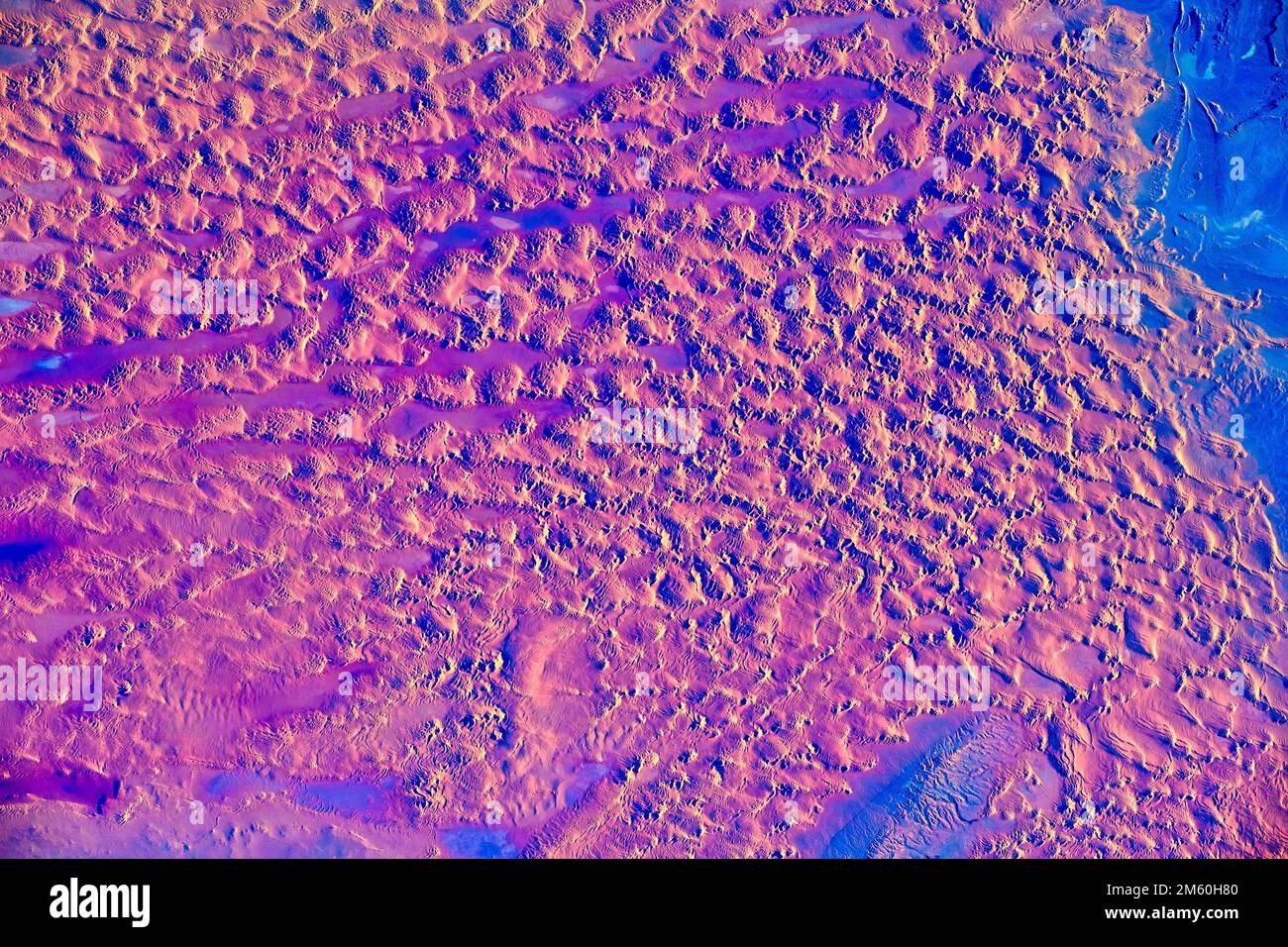 Dune nel deserto del Sahara. Per le linee guida sull'utilizzo della NASA: Fare riferimento a https://www.nasa.gov/multimedia/guidelines/index.htm Foto Stock
